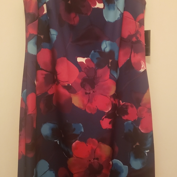 Dress - Picture 2 of 6